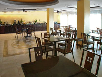 Super 8 By Wyndham Hidalgo/Mcallen Area Eksteriør billede